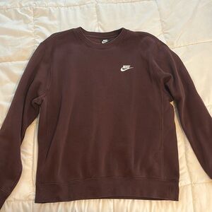 Men’s medium Nike crew neck sweatshirt. Maroon. Good condition